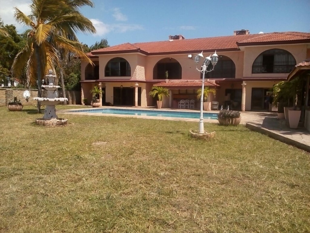 6 BR AMBASSADORIAL BEACH FRONT HOUSE FOR RENT IN NYALI.