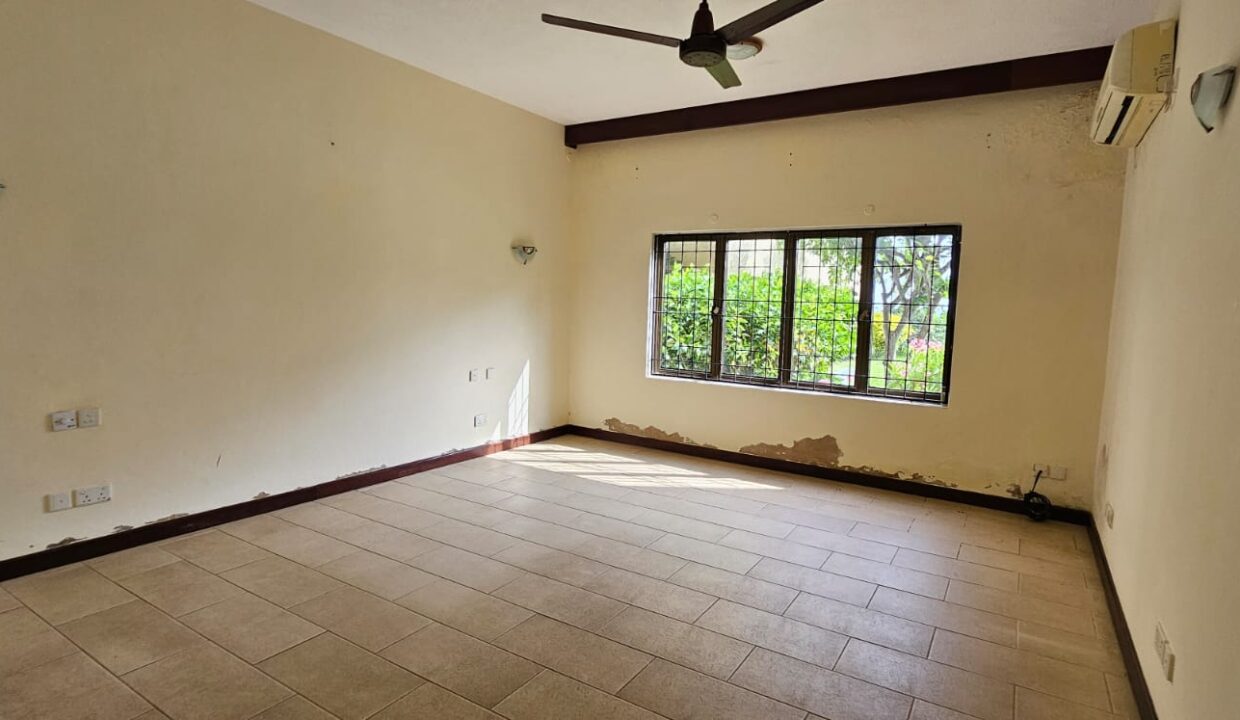 WhatsApp Image 2025-12-02 at 10.32.21 (1)