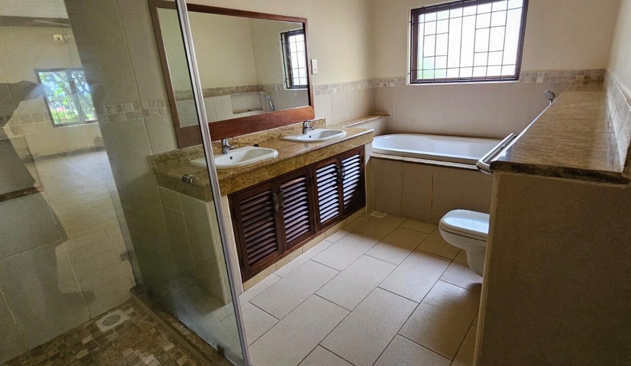 WhatsApp Image 2025-12-02 at 10.32.21 (2)