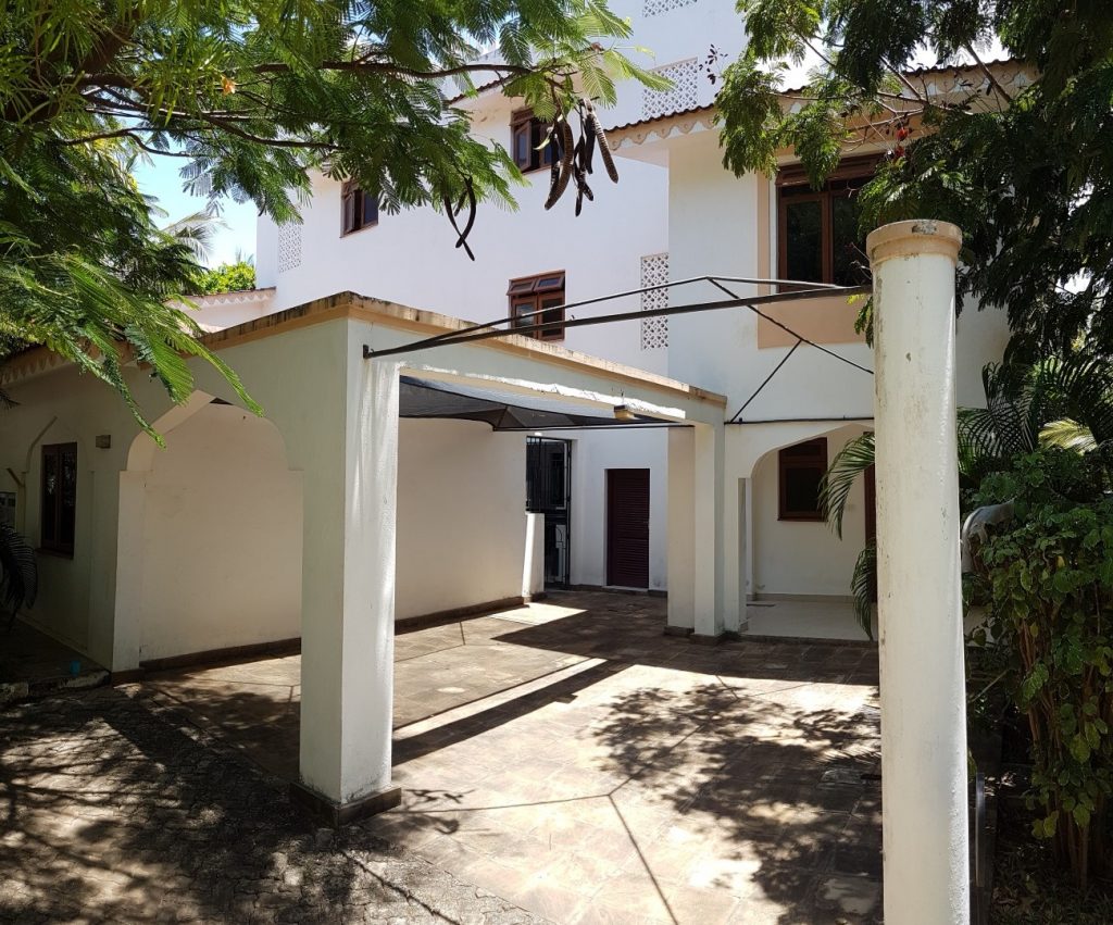 Prime 4br villa houses with SQ for sale in secure area of Nyali