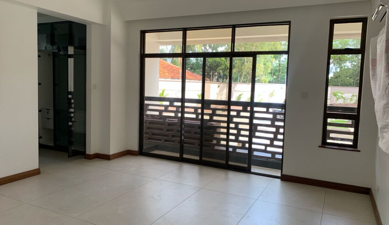 WhatsApp Image 2025-05-02 at 23.18.00