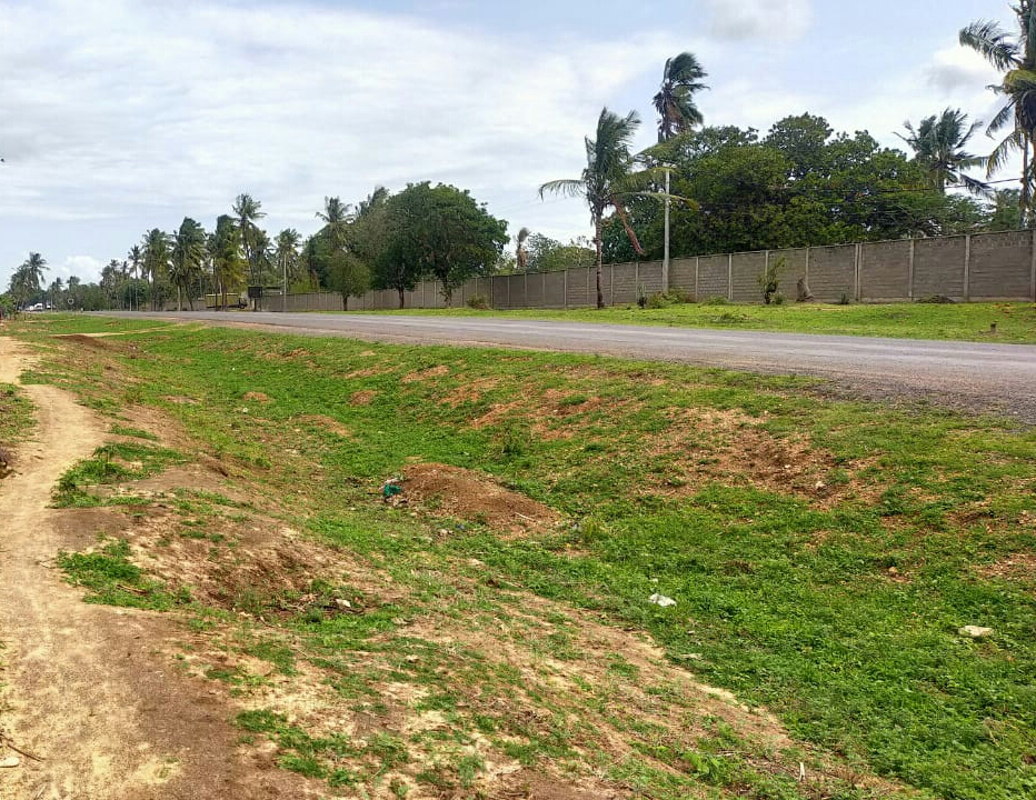 1ac and  4ac commercial plots for sale in Vipingo touching highway