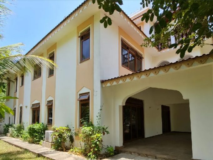 4br villa houses with SQ for rent in secure area of Nyali