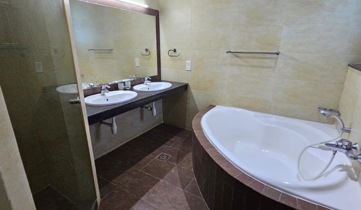 WhatsApp Image 2025-10-22 at 18.21.47