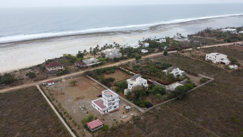 4 bedroom house with private beach access for rent in Vipingo Beach