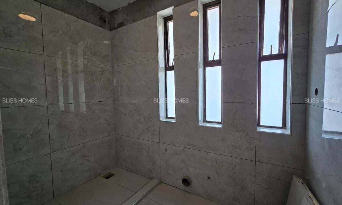 WhatsApp Image 2025-10-16 at 14.14.22 (1)