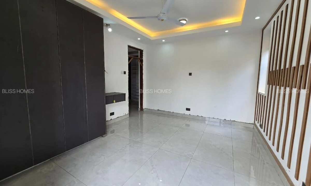 WhatsApp Image 2025-10-16 at 14.14.22 (5)