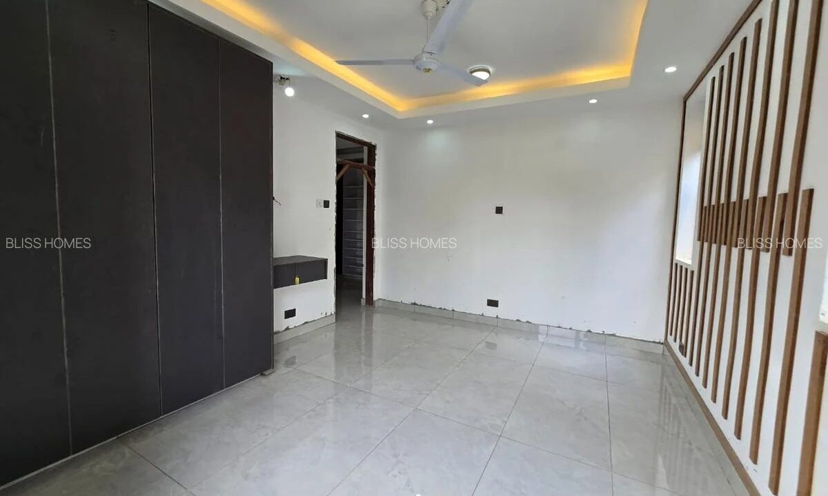 WhatsApp Image 2025-10-16 at 14.14.23 (2)