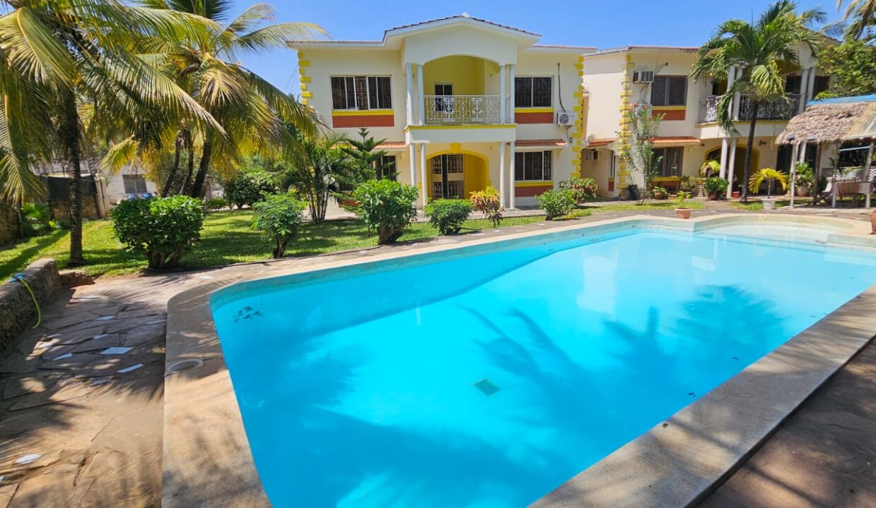 WhatsApp Image 2025-12-03 at 21.27.04