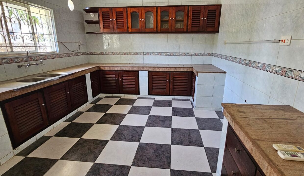 WhatsApp Image 2025-12-03 at 21.27.05 (1)