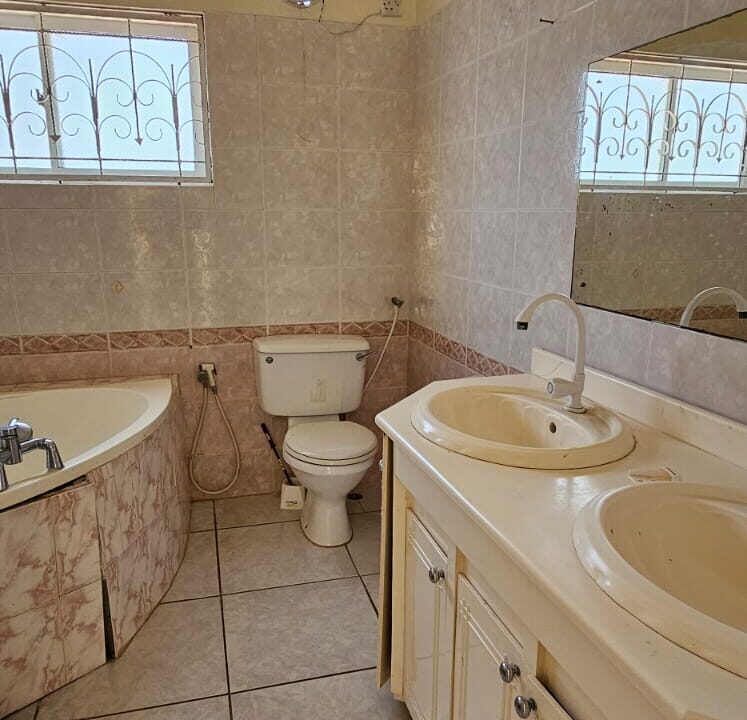 WhatsApp Image 2025-12-03 at 21.27.11